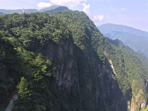  ¿Buscas un viaje al pasado? ¡Descubre las maravillas del Templo de la Montaña Verde en Xianning!