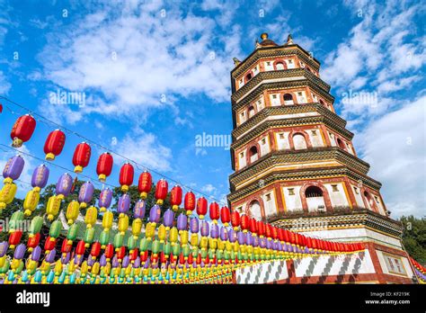 ¡Sumérgete en la Historia y la Belleza Natural en el Templo de Nanhua!