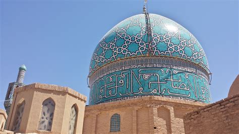 ¡Explora la majestuosidad del Mausoleo de Shah Nematollah Vali en Deylam!