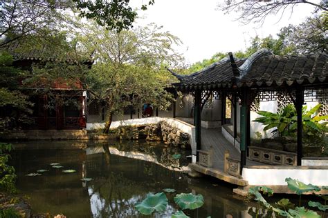 ¿Listo para flotar en un jardín zen? ¡El Jardín del Humilde Administrador te espera!