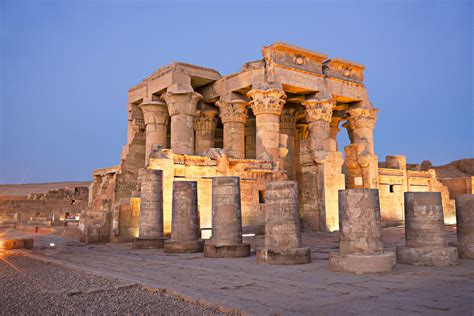 ¡El Templo de Kom Ombo: Una joya arquitectónica dual en el corazón del Egipto faraónico!